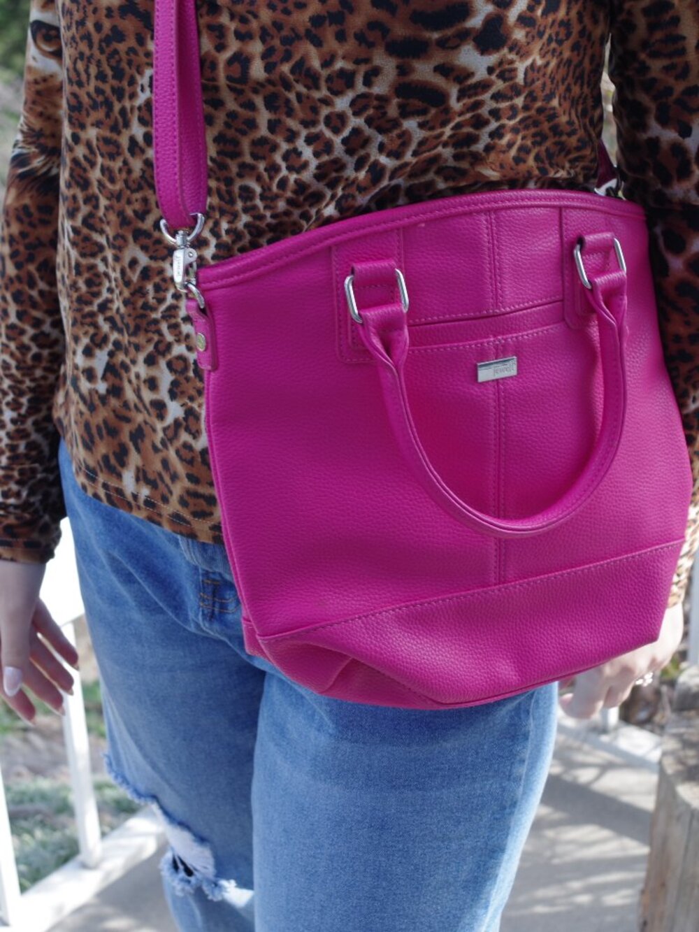 Ladies Pink Purse By Jewell By Thirsty One